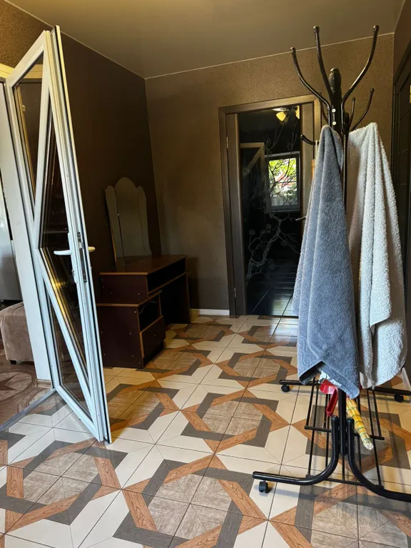 Дом без хозяев рядом с морем