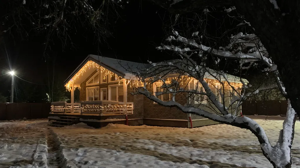 Уютный современный дом с террасой и банным чаном на участке 17 соток
