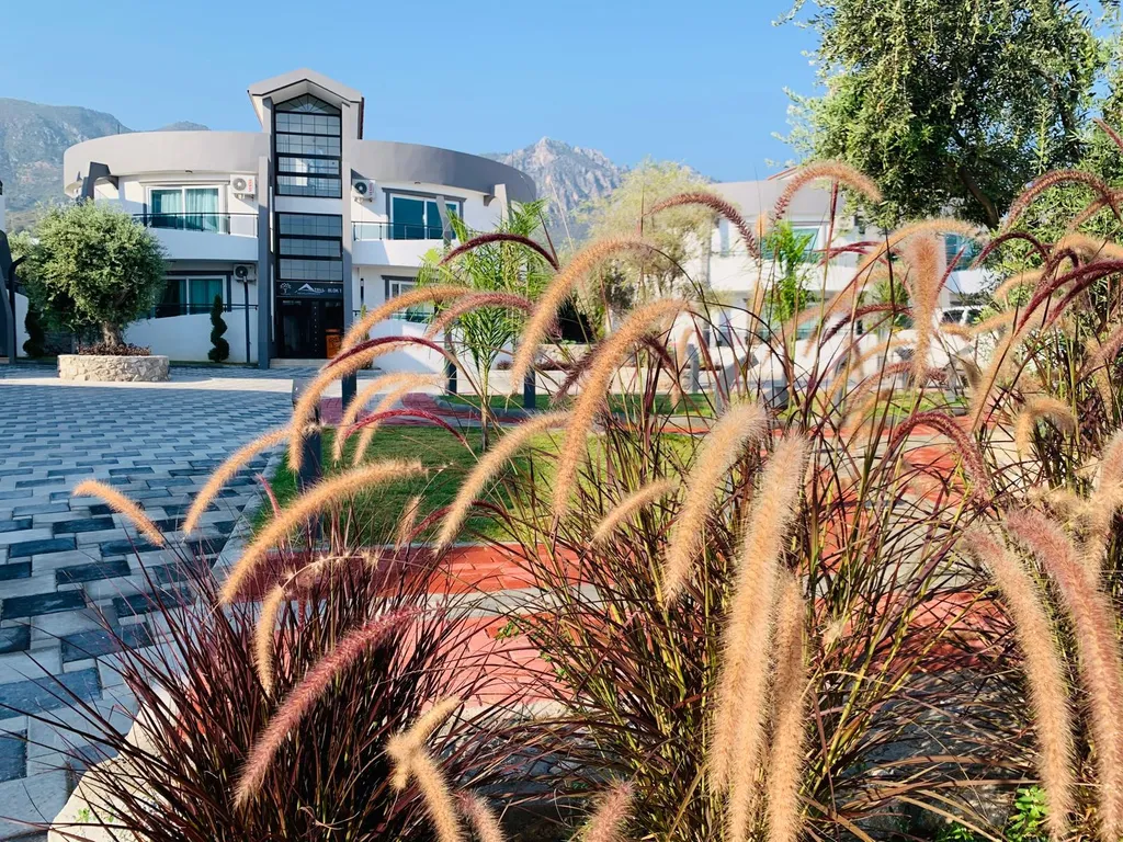 Уютный апартамент в современном охраняемом комплексе с видом на горы