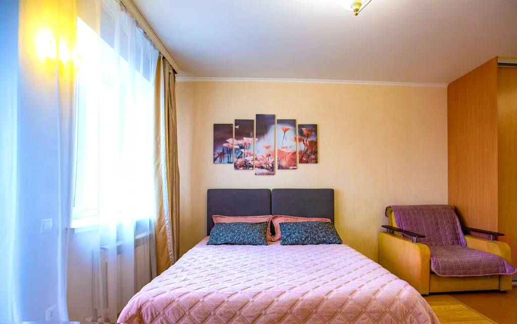 Просторная студия с балконом