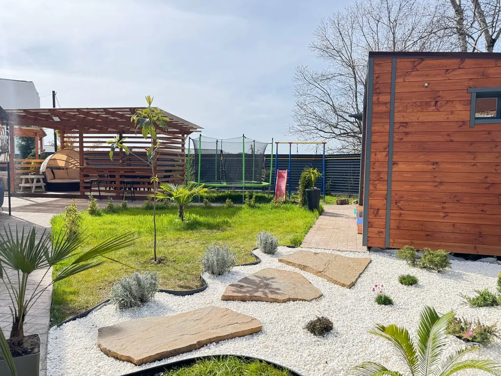 Дом с баней и теплым бассейном