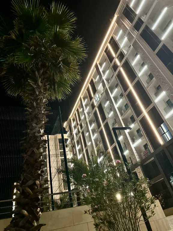 Дизайнерская квартира возле моря с балконом