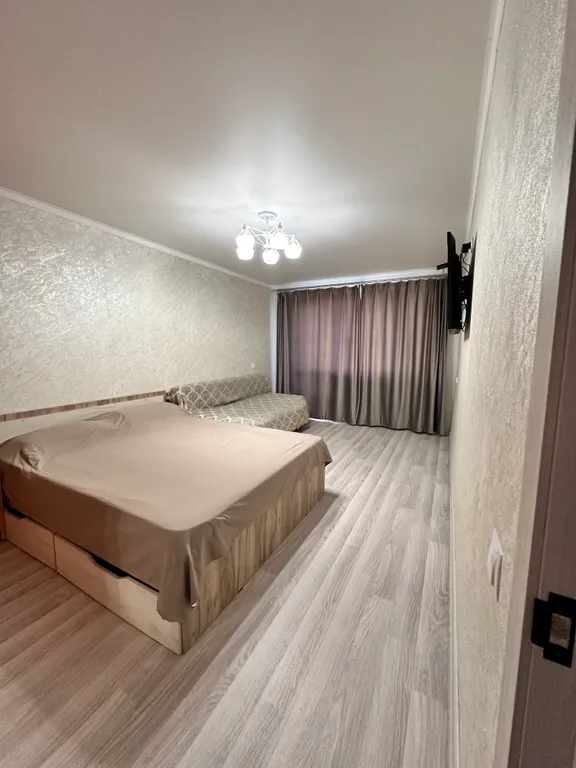 Уютная, светлая квартира на юго-востоке в районе КарГУ — аренда посуточно в Караганда