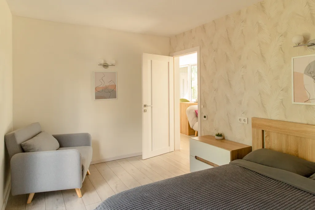 Коттедж Коттедж с панорамными окнами и террасой на крыше — Разметелево