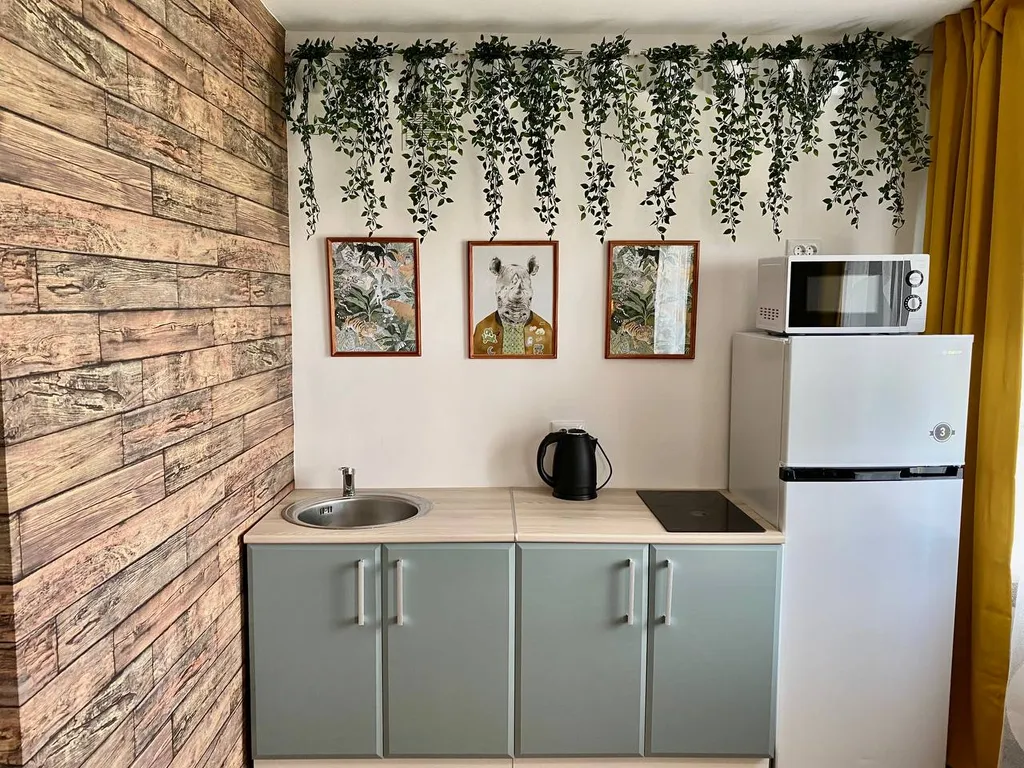 Яркая стильная квартира с видом на Сады