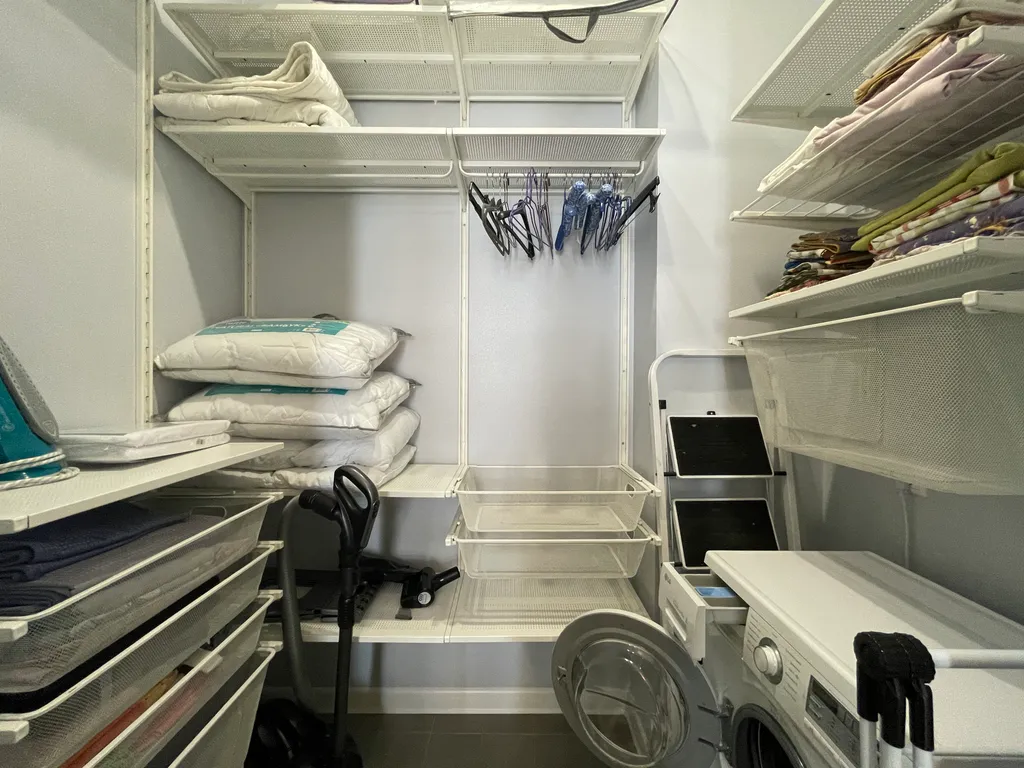 Красивая однокомнатная квартира с балконом на первой линии у моря