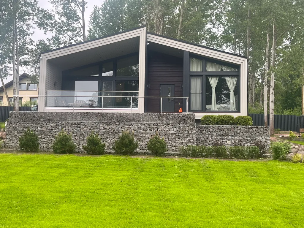 Коттедж на берегу озера с сауной