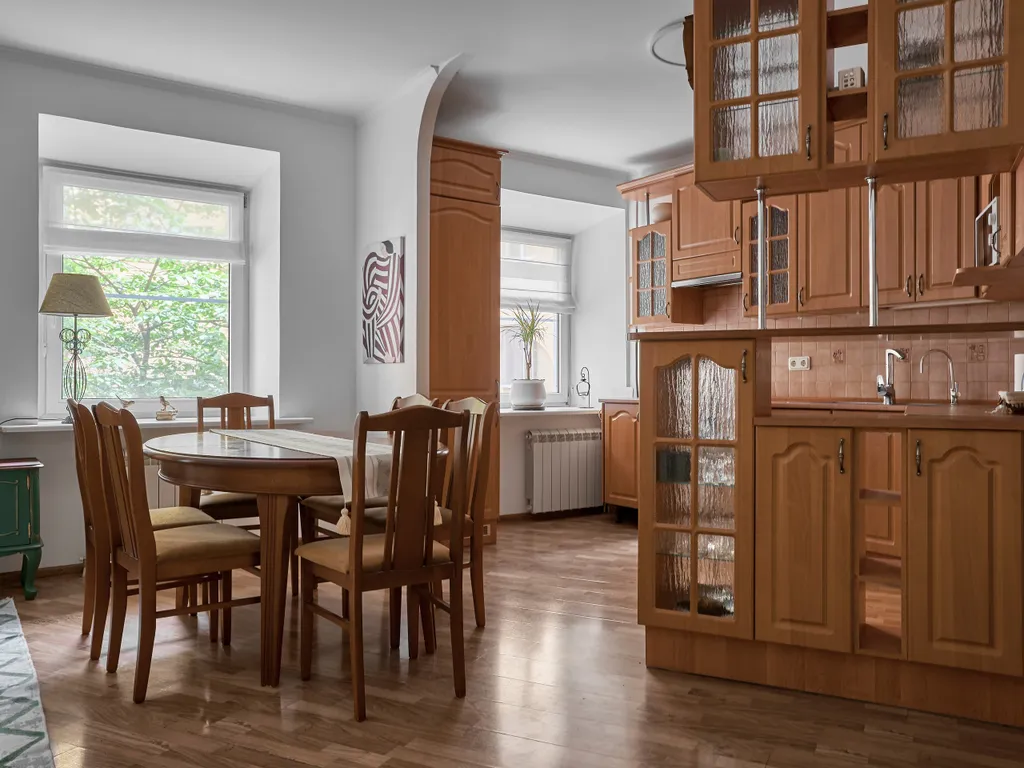 Апартаменты Кареты и Лошади с тремя спальнями рядом с Эрмитажем