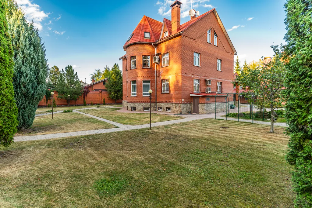 Коттедж Дом в элитном поселке с бассейном и сауной! — Вешки