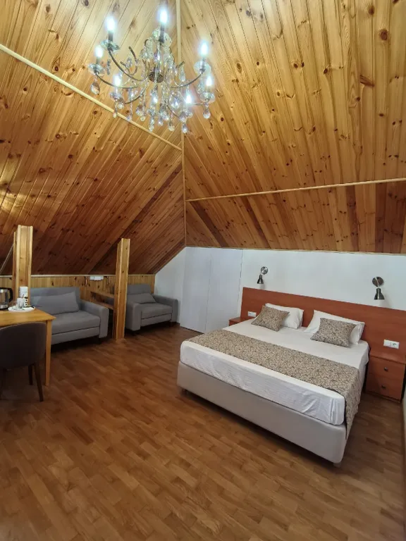 8. Четырехместный номер с тремя кроватями. Мансарда