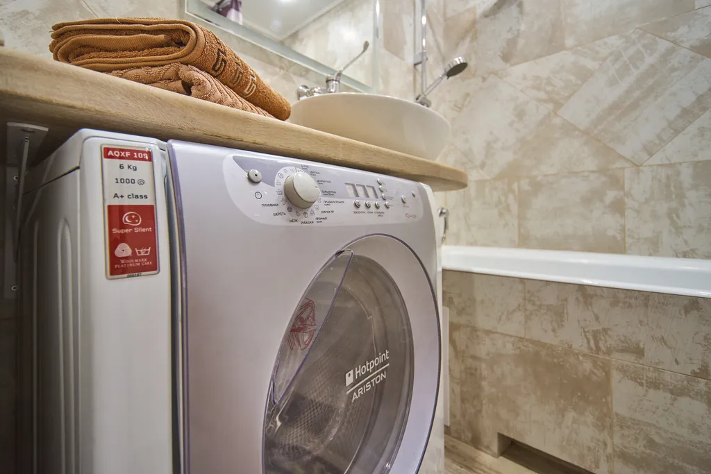 Вид на реку и крокус