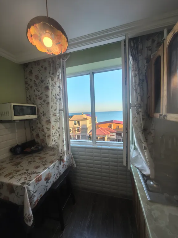 Квартира комфорт+ с балконом: 96 м от моря