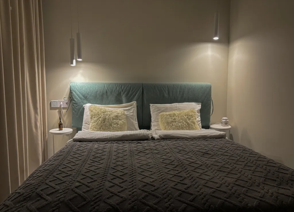 Студия с видом на горы в центре