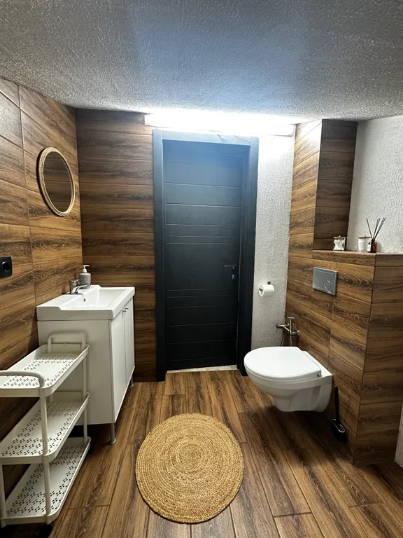 таунхаус на берегу озера с панорамными окнами, сауной и зоной барбекю