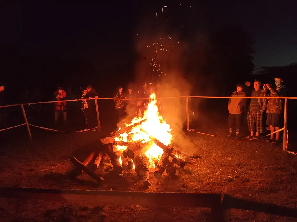 Дом в окружении леса, озёр и рек, около турбазы Алоль