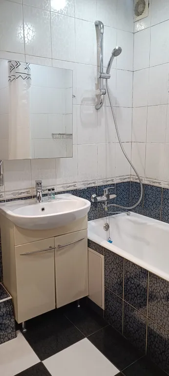 Счастливая матрешка у вокзала Исакогорка