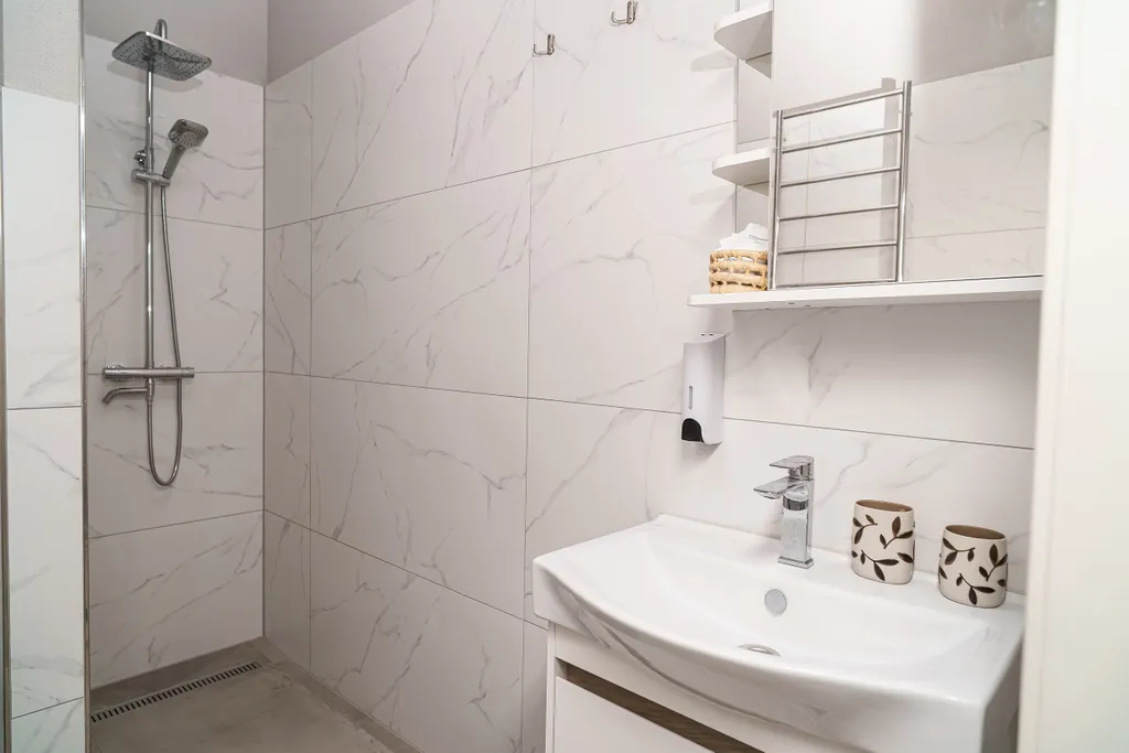 Гостевой дом и кедровая баня на Алтайской