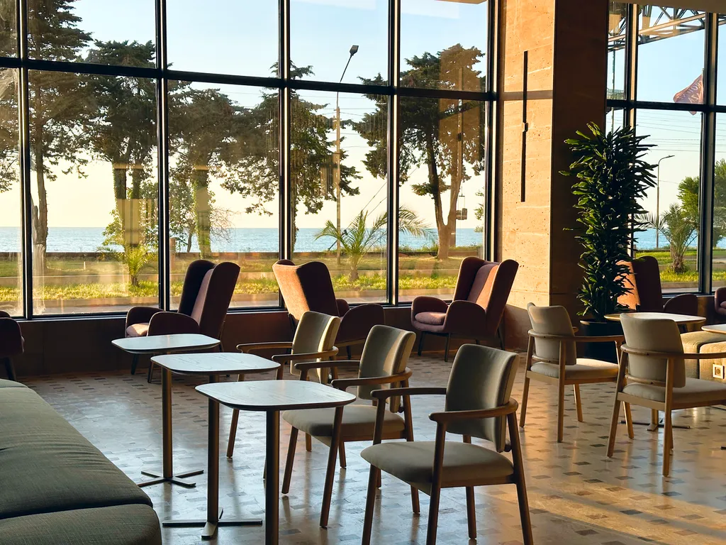 Просторный апартамент с видом на горы и море Crowne Plaza