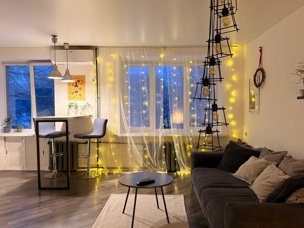 Уютная квартира-студия с отдельной спальней в самом центре города