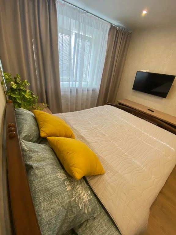 Уютная однокомнатная квартира — аренда посуточно в Киров