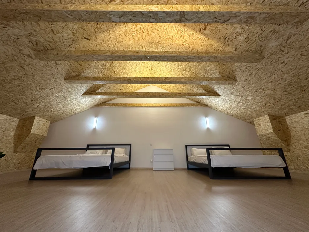 Двухэтажные апартаменты с балконом Столица 2313