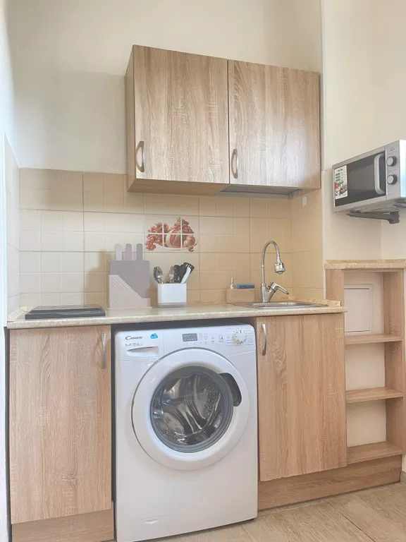 Рядом с пляжем Омега и парком Победы