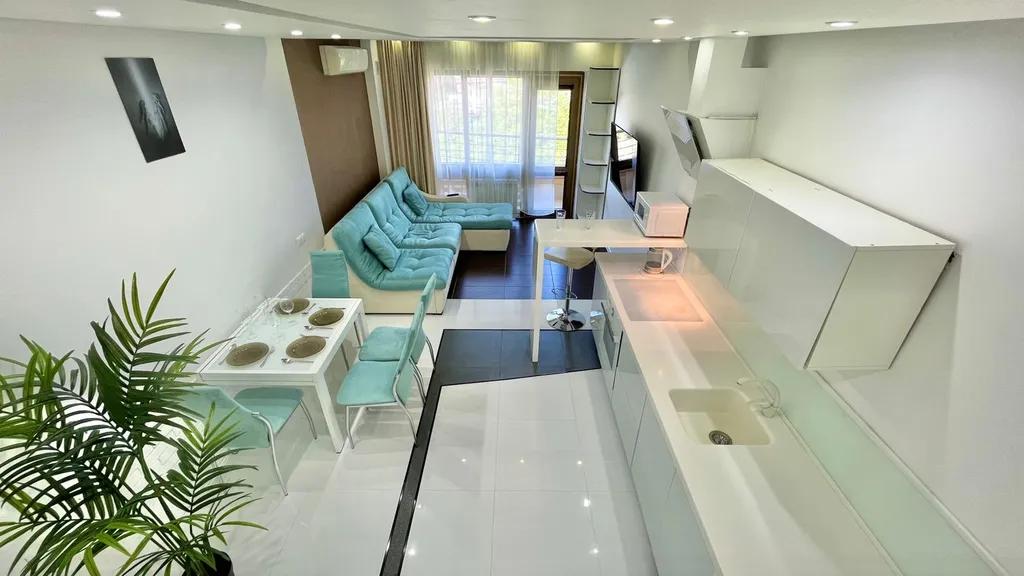 Апартамент с бассейном на крыше в центре Сочи