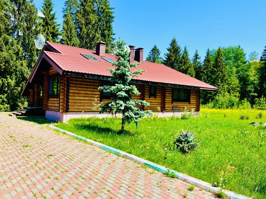 Бревенчатый коттедж Вип 1, 3 спальни на берегу озера Селигер