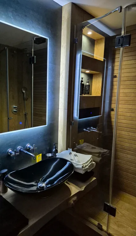 Студия лофт с видом на набережную столицы