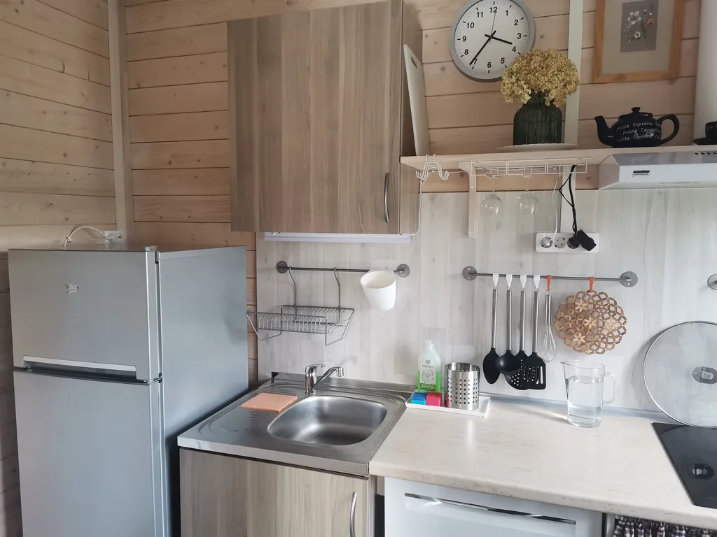 Дом с садом между лесом и рекой