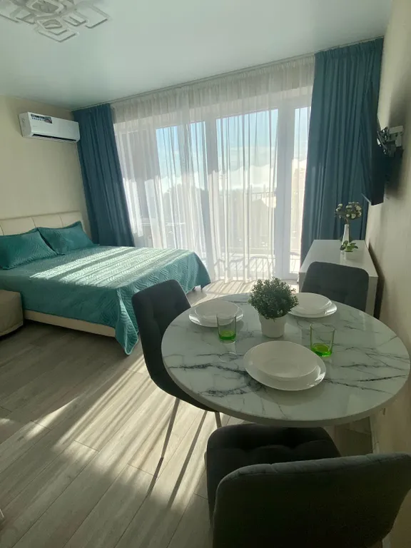 Просторная студия у моря