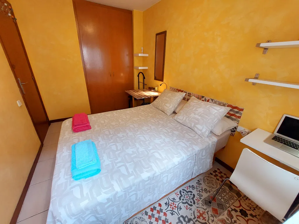 Две отдельные комнаты с двуспальными кроватями в центре Барселоны