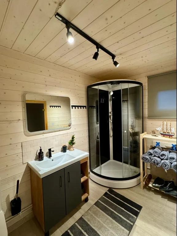 Дом с чаном и сауной в лесу