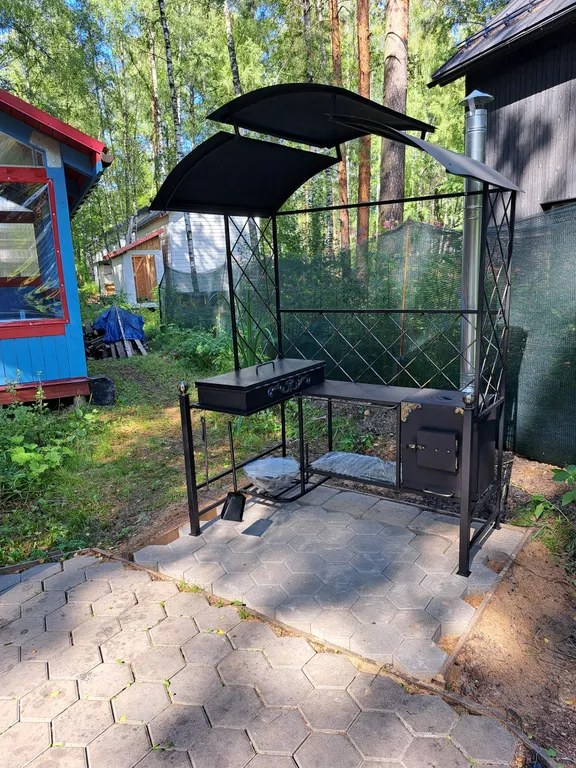 Барнхаус в лесу с розовой гостиной