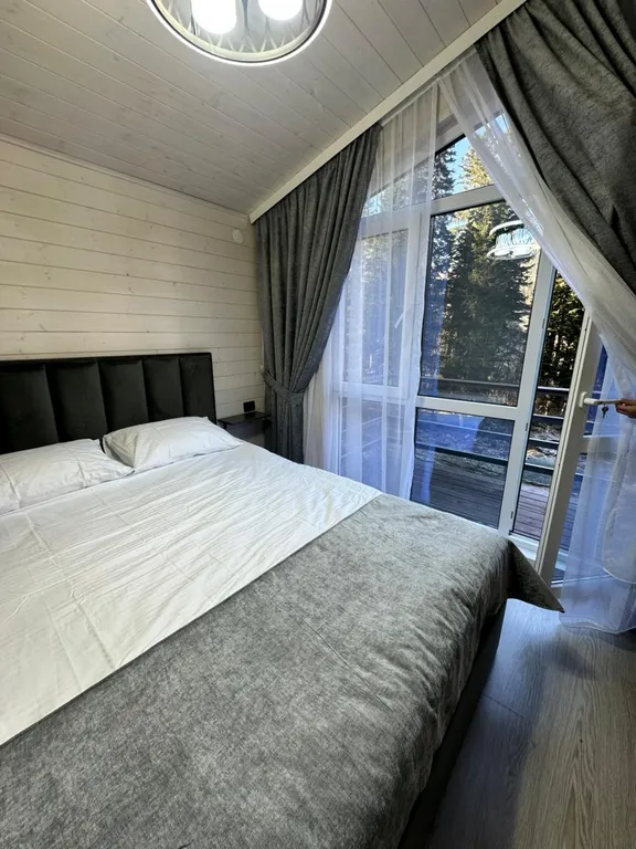 Коттедж 2 новый в самом сердце Домбая