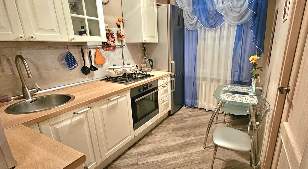 Квартира Двухкомнатная квартира с камином на Набережной Москвы — Москва