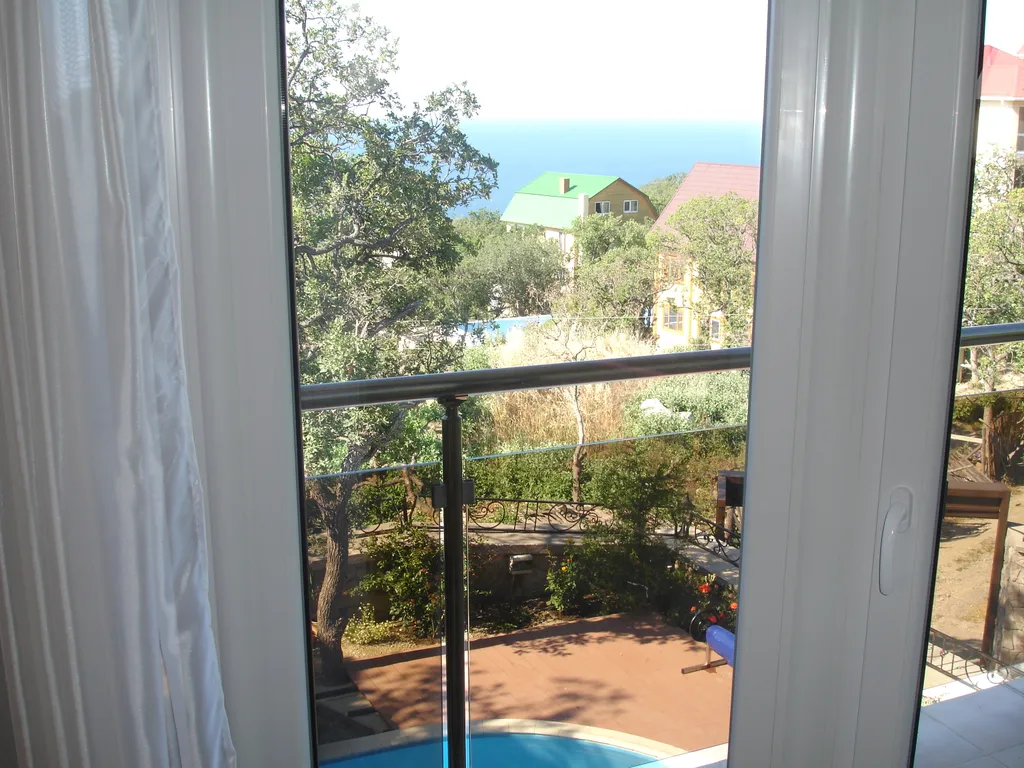 Вилла Azure Marina с бассейном