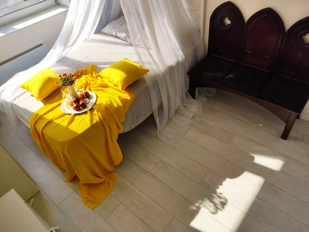 Квартира с балдахином натуральная мебель готика