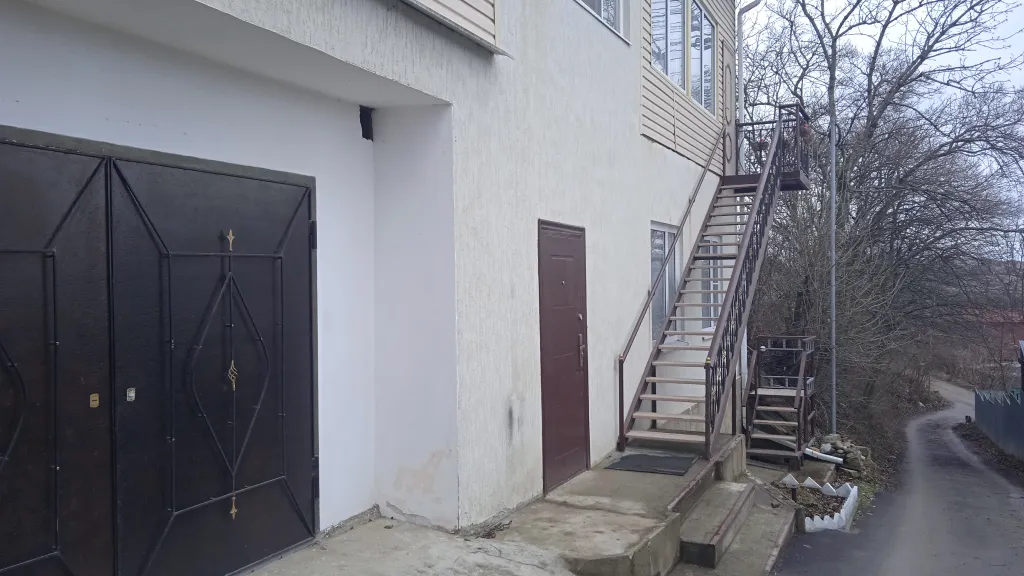 Коттедж с видом на горы для отдыха на природе