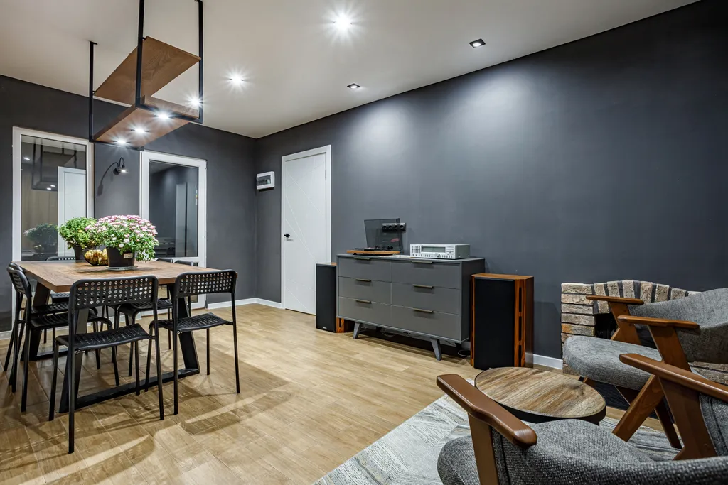 Дом на берегу реки