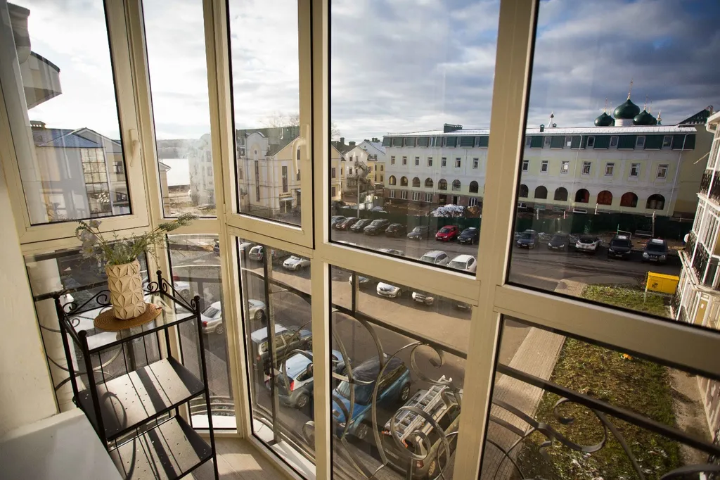 Двухуровневая квартира на набережной для большой компании