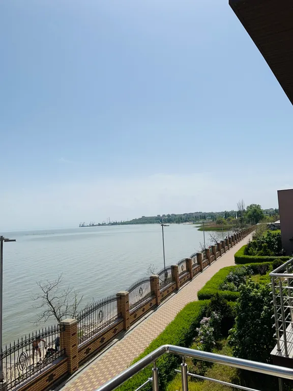 Студия с видом на море