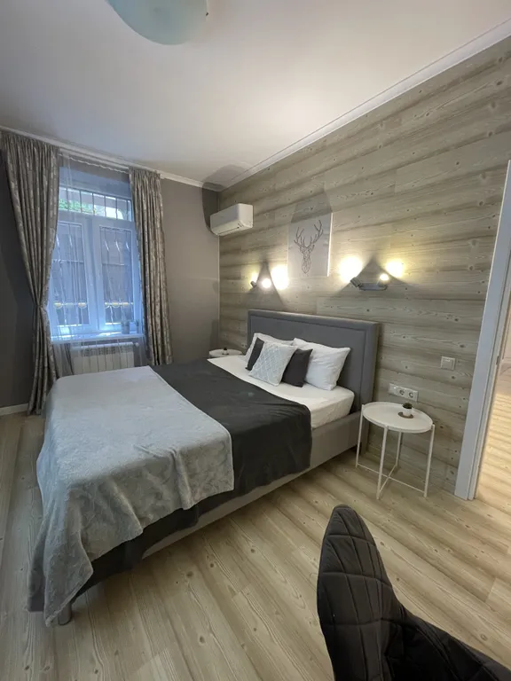 Дизайнерская квартира с бассейном и выделенной спальней