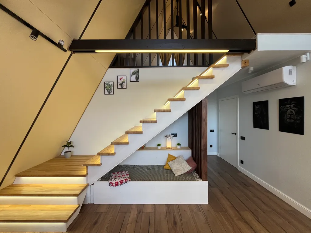 Просторный треугольный дом с джакузи