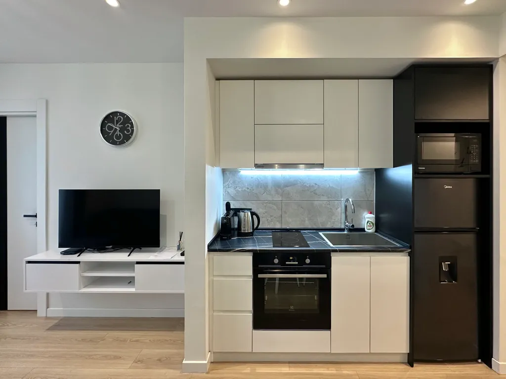 Уютная квартира с бассейном и панорамным видом на море горы и парк