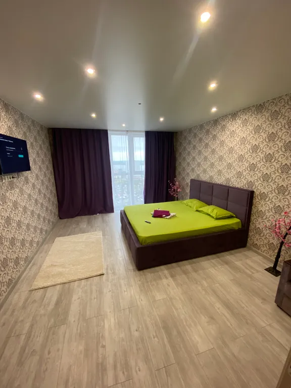 Отличная квартира с шикарным видом — аренда посуточно в Сургут