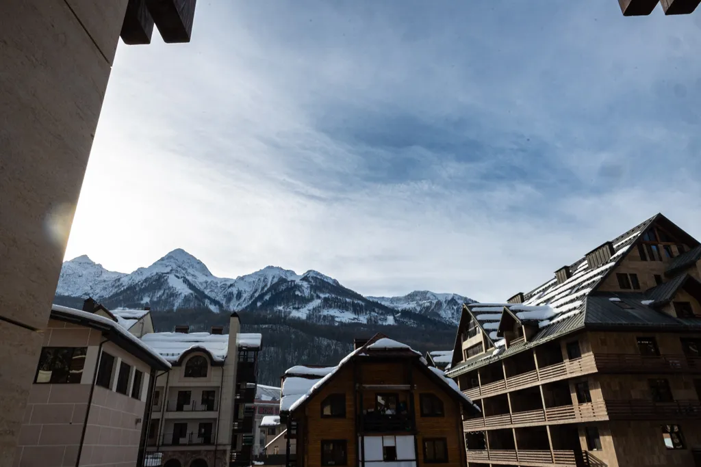 Современные дизайнерские апартаменты с потрясающим видом на горы