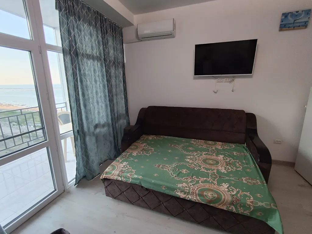 1-комнатная квартира студии с видом на море