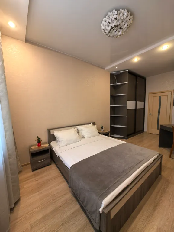 Евродвушка на набережной с видом на Собор для четверых