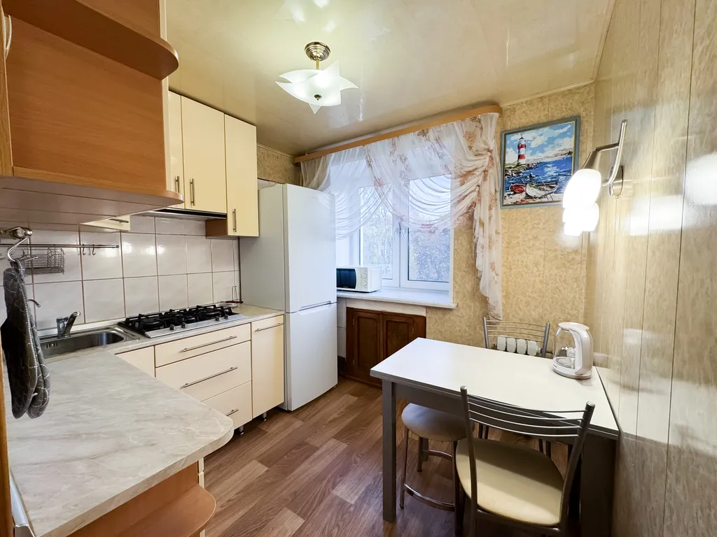 2‑комн. квартира в центре Мурманска на ул. Карла Маркса, 9